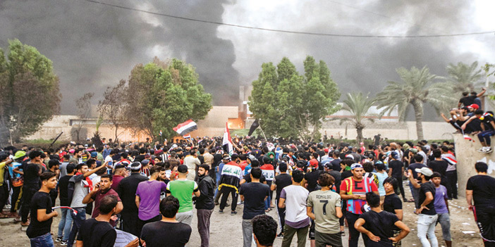 متظاهرون عراقيون ينتشرون في البصرة