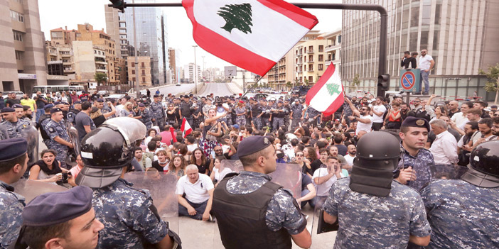 اللبنانيون يتحدون ضد نصر الله ويواصلون مظاهراتهم 