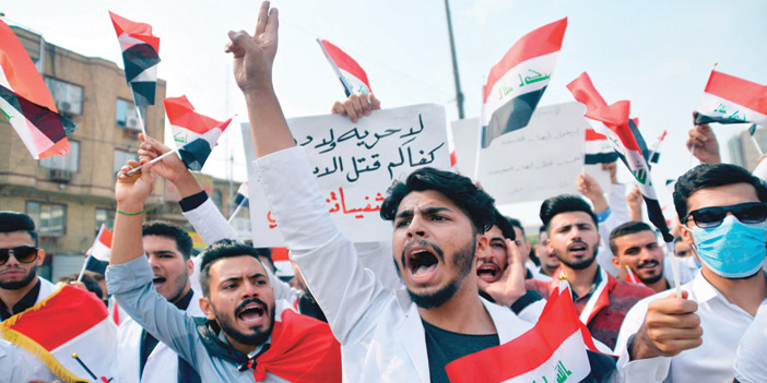  طلبة عراقيون في المظاهرات ضد الحكومة