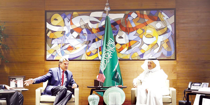  الأمير عبد العزيز بن سلمان خلال استقباله وزير الطاقة الأمريكي