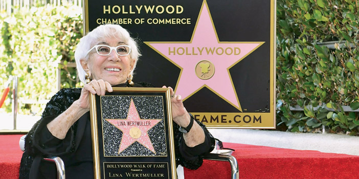 النجمة الذهبية تقديراً للمسيرة الفنية للإيطالية لينا فيرتمولر 