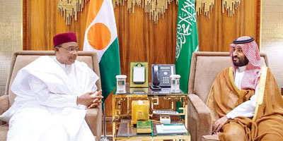 سمو ولي العهد يبحث التعاون والفرص الواعدة مع رئيس النيجر 