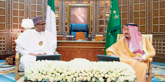  خادم الحرمين الشريفين خلال استقباله الرئيس النيجيري