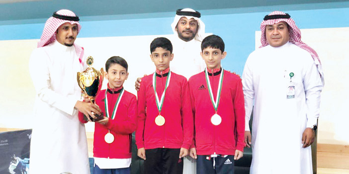  من تتويج الفائزين