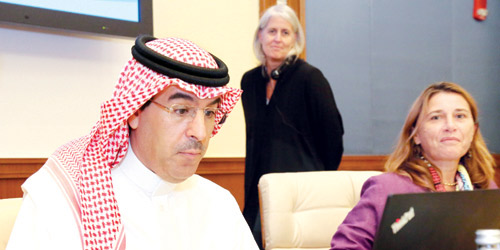  د. العواد خلال تدشينه المبادرة