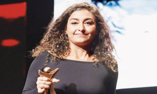 المخرجة شهد أمين تحصل على جائزة التانيت البرونزية 
