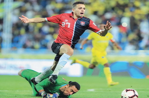  الرائد والتعاون قمة تنافسية كبيرة