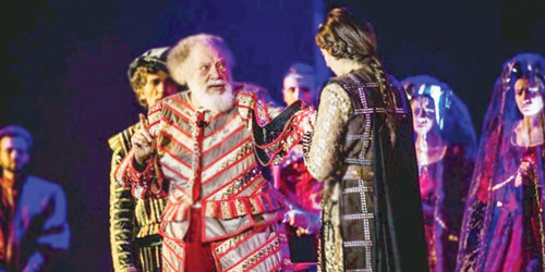 «الملك لير» يواصل عروضه 