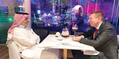 وزير الخارجية يختار «موسم الرياض» ليكرم في أحد مطاعمها ضيفه 