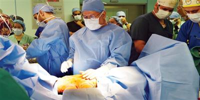 12 ساعة لفصل التوأم الليبي 