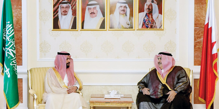  وزير خارجية البحرين خلال استقباله سفير المملكة