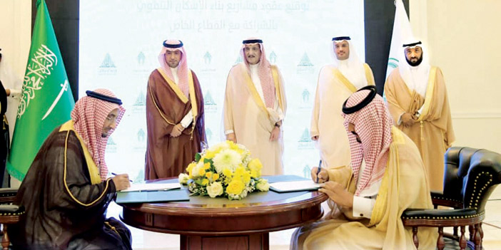  أمير منطقة جازان خلال رعايته توقيع مذكّرات التفاهم
