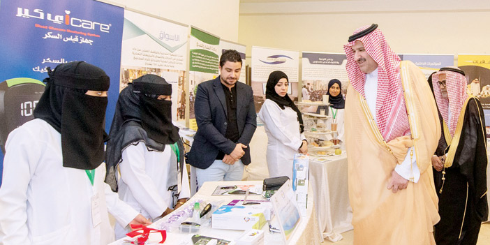  الأمير فيصل بمعرض المؤتمر