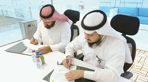  جانب من توقيع الاتفاقية