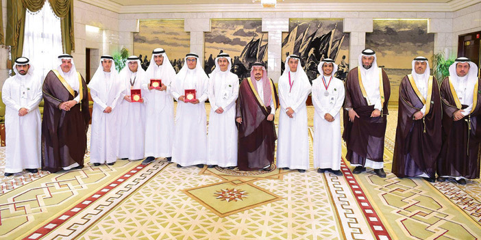  أمير منطقة الرياض يكرم الطلاب الفائزين بجوائز عالمية وعربية