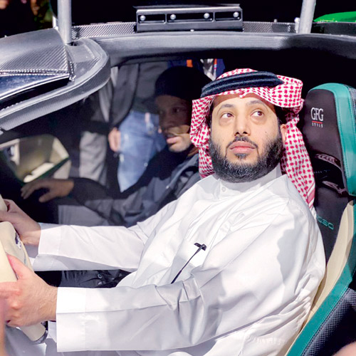 تركي آل الشيخ يكشف عن سيارة المستقبل الوحيدة في العالم 