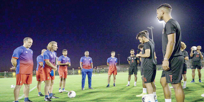  الوحدة يؤدي مران اليوم على ملعبه