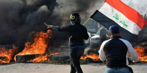 العراق.. متظاهرون غاضبون يقطعون جسورًا وطرقًا في مدن عدة 