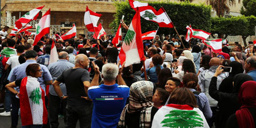 إرهابيو حزب الله وأمل يواصلون الاعتداءات على متظاهري لبنان 