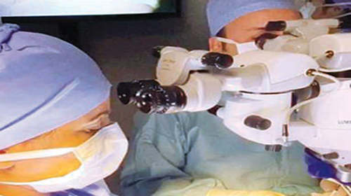 فريق طبي سعودي من مستشفى التخصصي ينقذ طفلة من العمى 