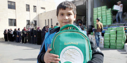 توزيع 2213 حقيبة مدرسية على اللاجئين السوريين في الأردن 