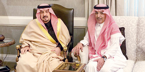  أمير منطقة الرياض معزيا وزير المالية في وفاة أخيه