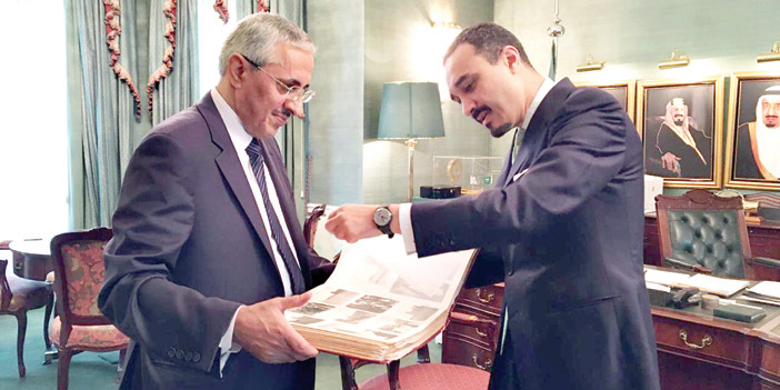  الأمير خالد بن بندر مستقبلا مساعد نائب المشرف العام على مكتبة الملك عبدالعزيز