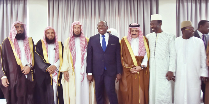  رئيس وزراء غينيا خلال لقائه الوفد السعودي