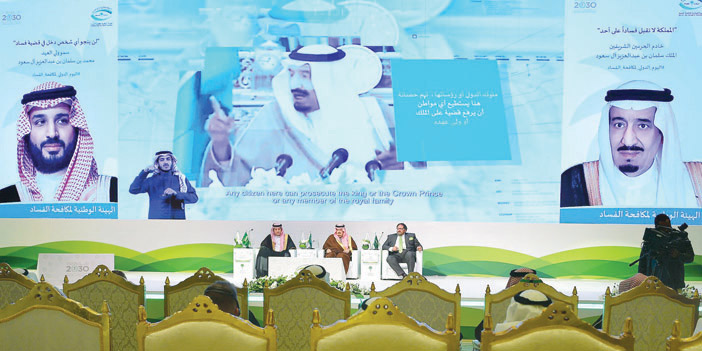  أمير منطقة الرياض خلال افتتاحه المنتدى