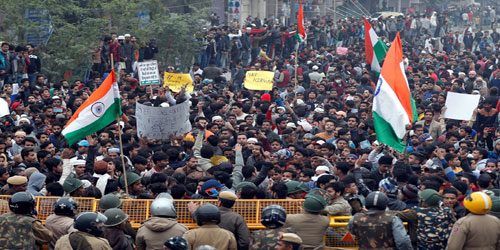 السلطات الهندية تقطع خدمة الهاتف النقال في نيودلهي مع تنامي الاحتجاجات 