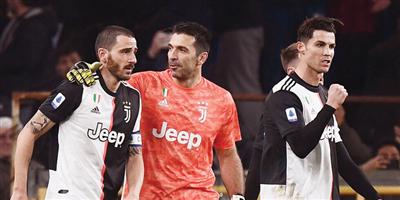 بطولة إيطاليا: بوفون يعادل رقم مالديني ويوفنتوس يتصدر مؤقتاً 