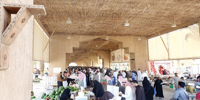 حضور لافت في سوق «يوم المزارع الأسبوعي» 