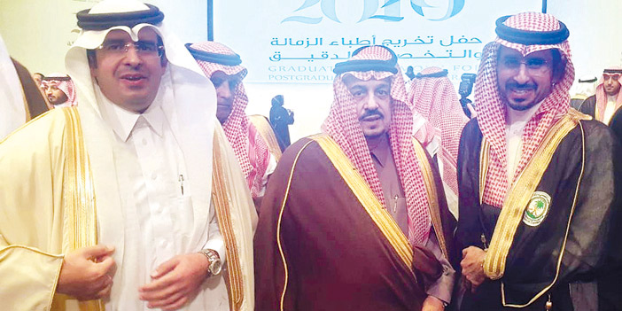  أمير الرياض متوسطاً د.فيصل الفيصل والزميل د.محمد الفيصل