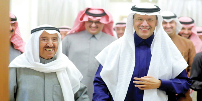 أمير الكويت بحث مع الأمير عبد العزيز بن سلمان سبل تطوير العلاقات في الجوانب البترولية 