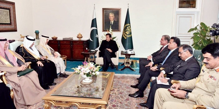  رئيس الوزراء الباكستاني خلال استقباله سمو وزير الخارجية