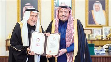 أمير القصيم يثمن حصول «دواجن الوطنية» على جائزة أفضل شركة عربية 