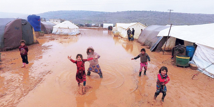 283 ألف نازح من إدلب و2000 عائلة تضررت من الأمطار 