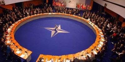 الناتو يعلق مهامه في العراق 