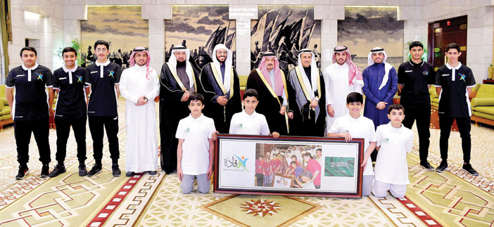  الأمير فيصل بن بندر خلال استقباله المشرف وقيادات الأكاديمية