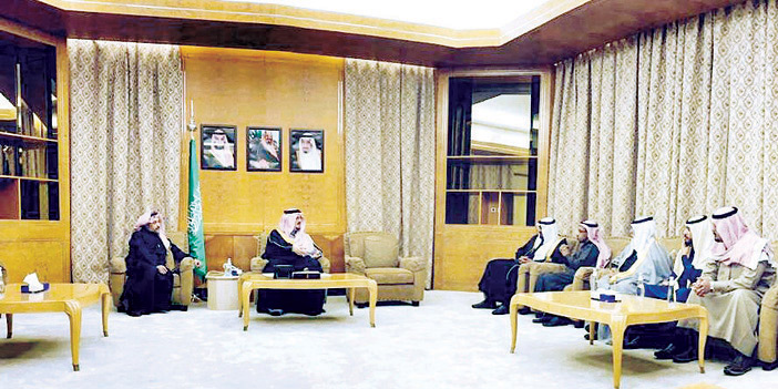  جانب من اللقاء مع الأمير عبدالله بن خالد