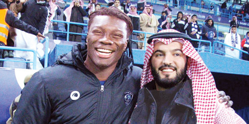  فهد بن نافل يحتفل مع جوميز بالفوز على الوحدة وتصدُّر الدوري