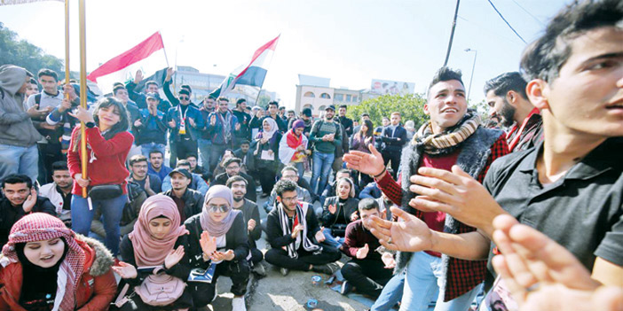  طلاب يتظاهرون وسط العاصمة العراقية