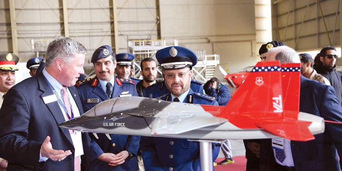 رئيس هيئة الأركان يزور فعاليات معرض الكويت للطيران 2020 