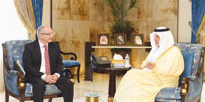 الأمير خالد الفيصل يجتمع بالأمانات والجامعات وهيئة تطوير مكة المكرمة 