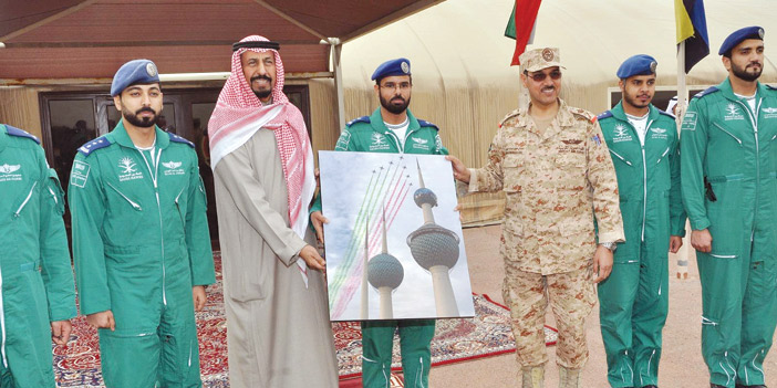 سفير الكويت لدى المملكة يشيد بفريق الصقور السعودية المشارك في معرض الكويت للطيران 2020 