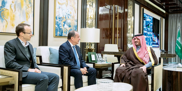  سمو وزير الداخلية مستقبلا سفير المملكة المتحدة