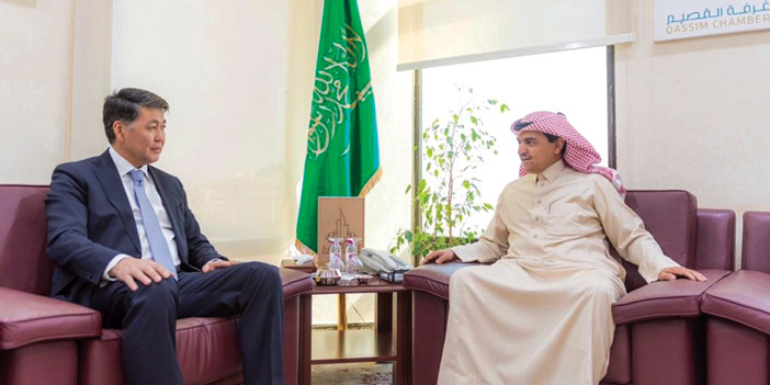  الحنايا خلال لقائه السفير الكازاخستاني لدى المملكة