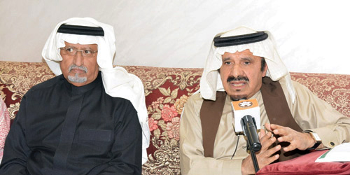  حمد القاضي خلال محاضرته بـ«الاثنينية»