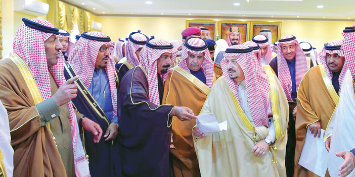  الأمير فيصل بن بندر مترئساً اجتماع المجلسين المحلي والبلدي