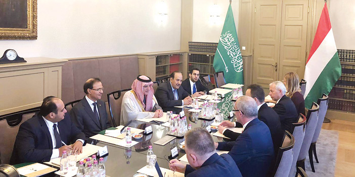  الجبير خلال لقائه وزير الخارجية الهنغاري